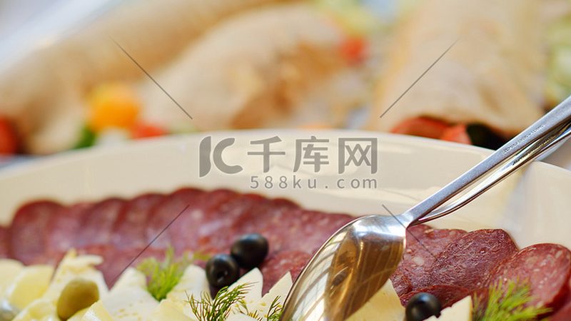 小标题：定制糖果市场潜力大